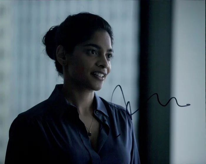 Amara Karan autograph