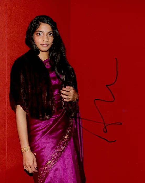 Amara Karan autograph