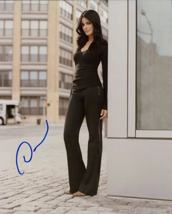 Dayanara Torres autograph