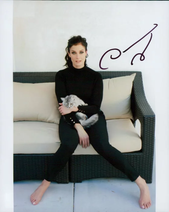 Dayanara Torres autograph