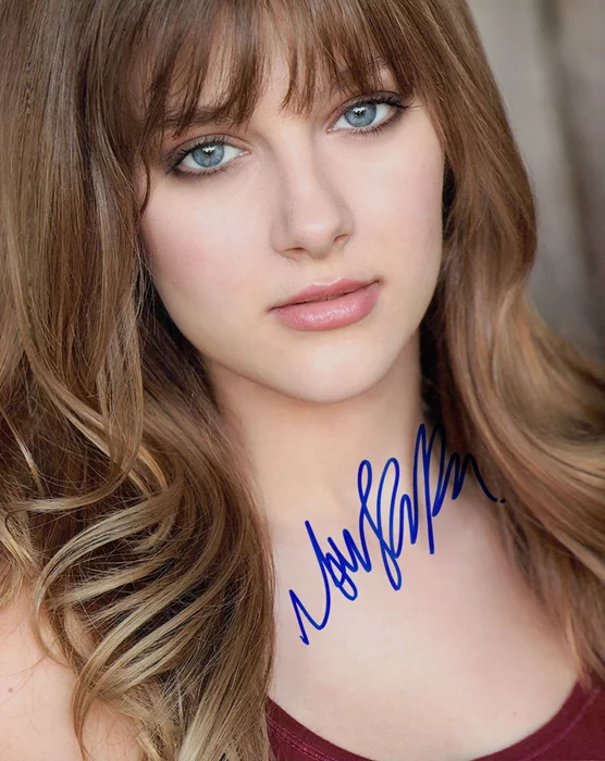 Aubrey Peeples autograph