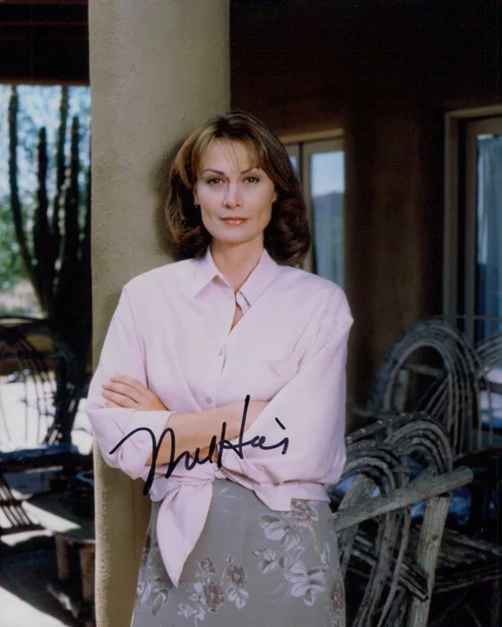 Mel Harris autograph