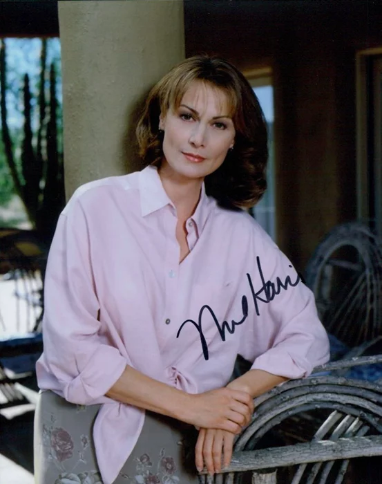 Mel Harris autograph