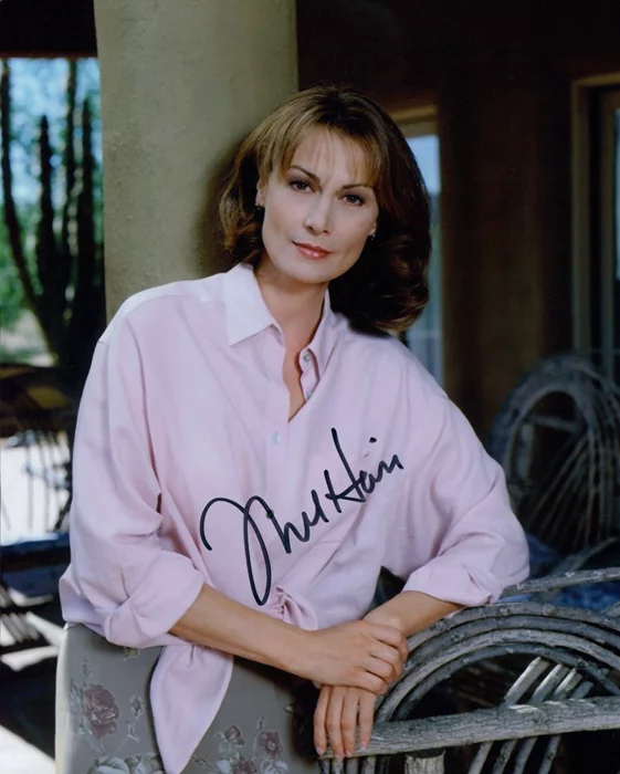 Mel Harris autograph