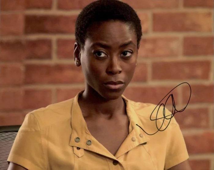 Tracy Ifeachor autograph