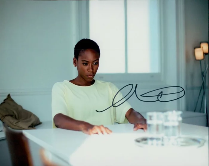 Tracy Ifeachor autograph
