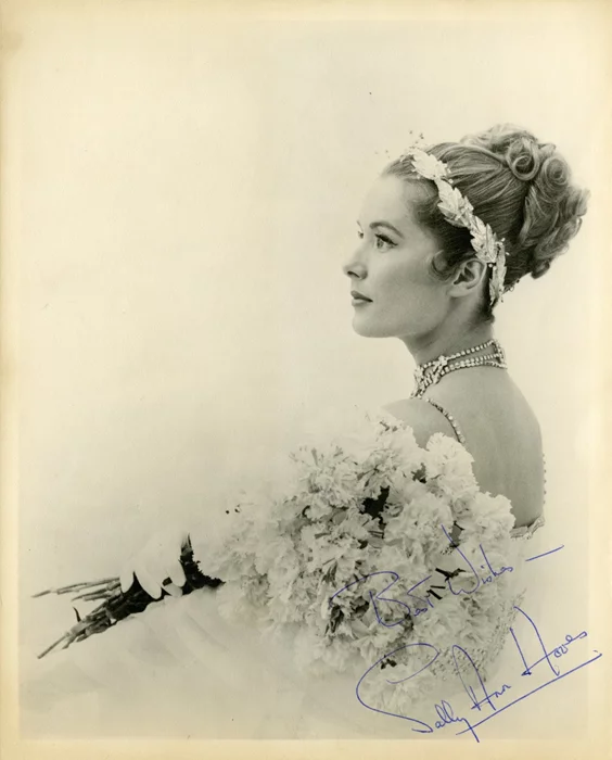 Sally Ann Howes autograph