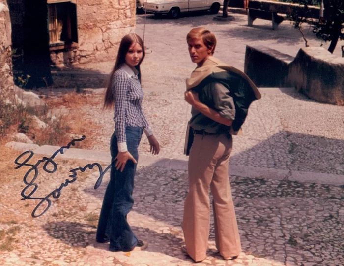 Lynn Lowry autograph