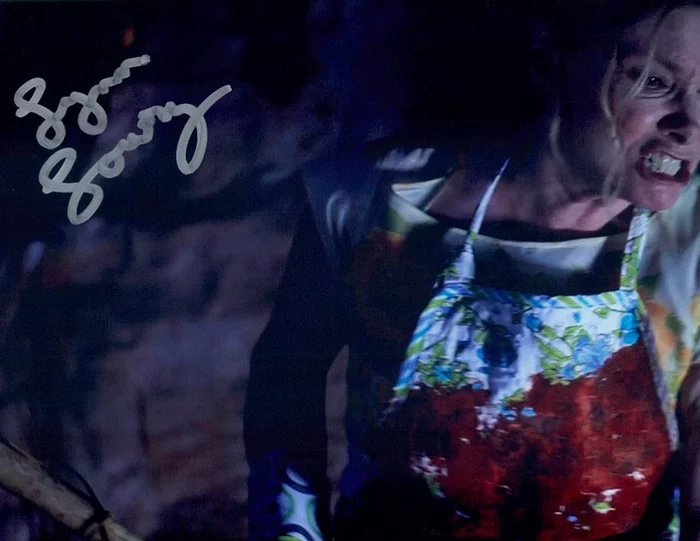 Lynn Lowry autograph