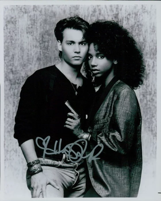 Holly Robinson-Peete autograph