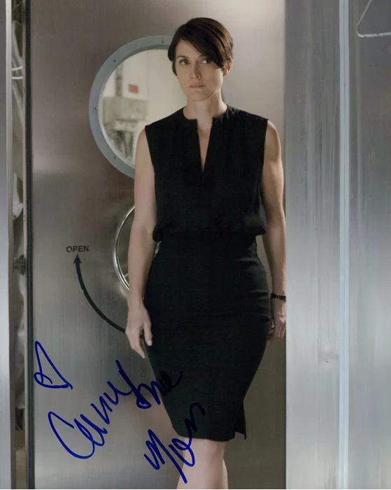 Carrie-Anne Moss autograph