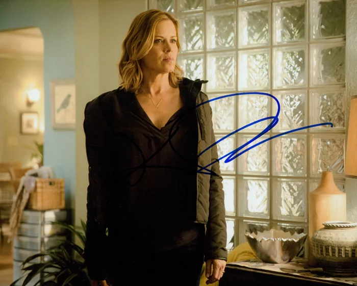 Kim Dickens autograph