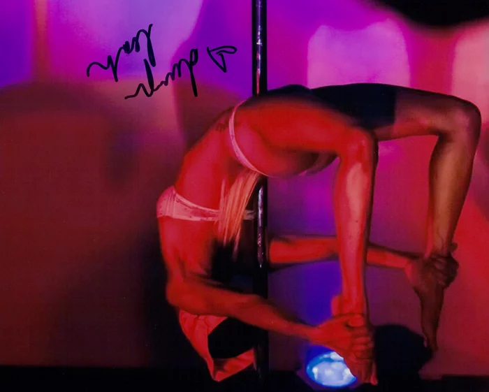Devyn Leah autograph