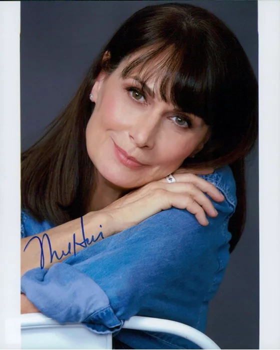 Mel Harris autograph
