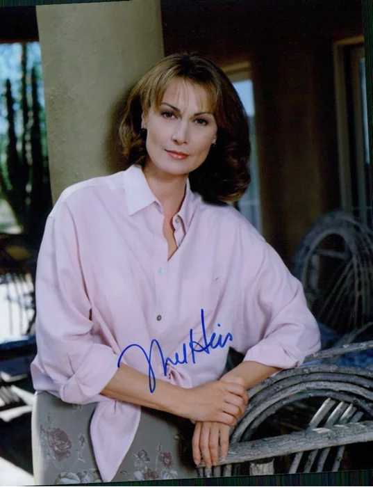Mel Harris autograph