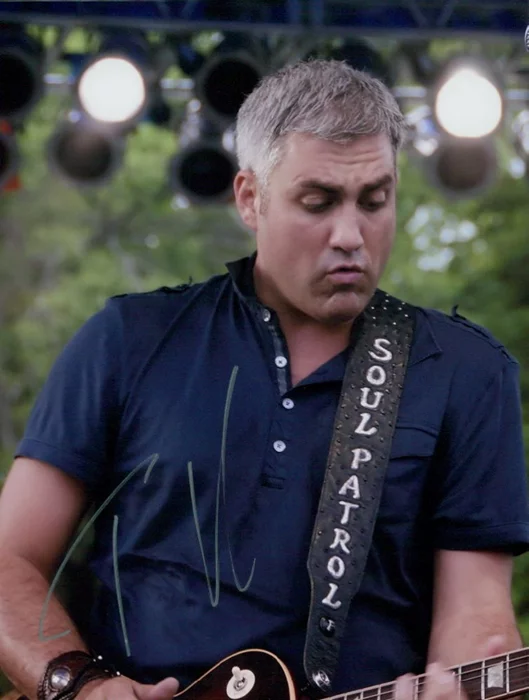 Taylor Hicks autograph