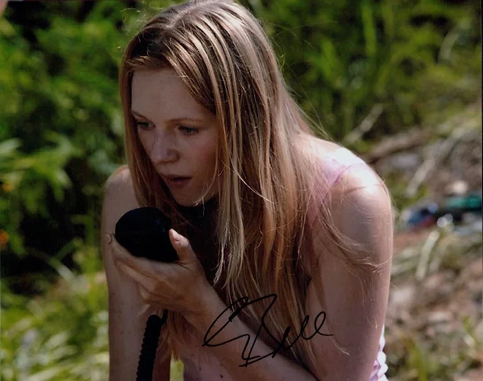 Emma Bell autograph