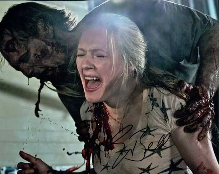 Emma Bell autograph
