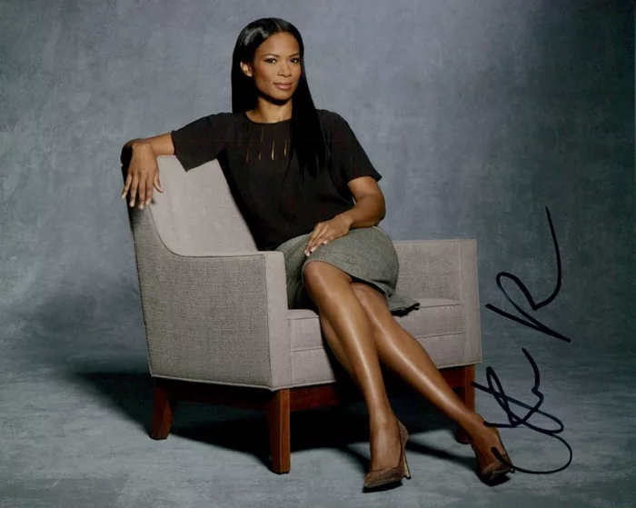 Rose Rollins autograph