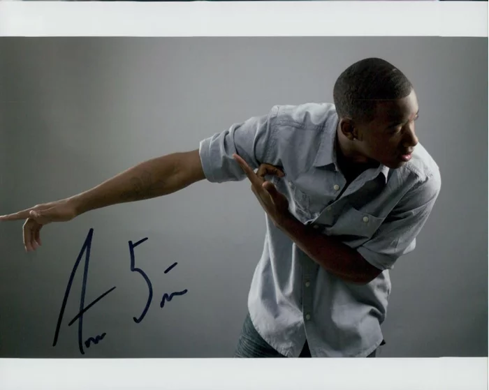 Algee Smith autograph