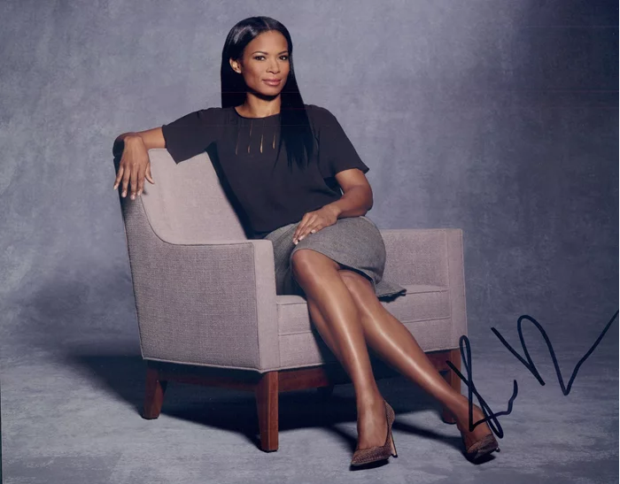 Rose Rollins autograph