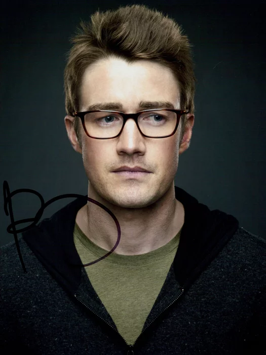 Robert Buckley autograph