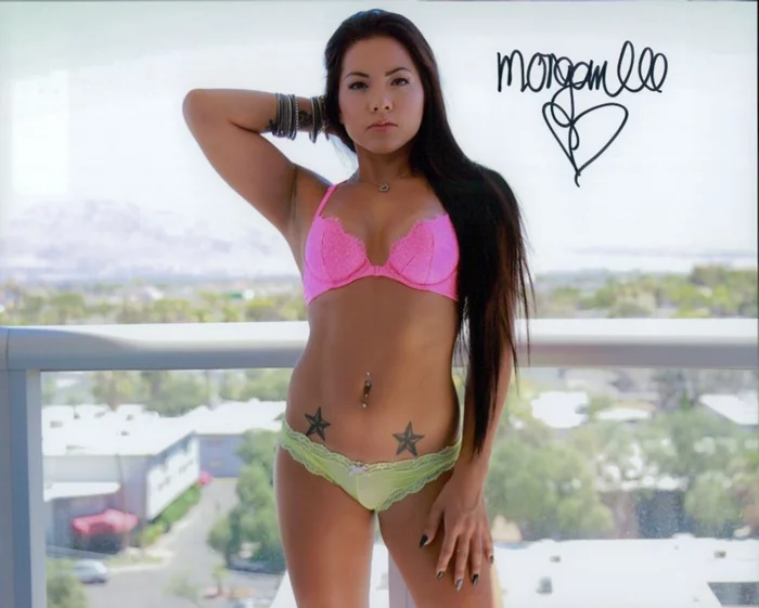 Morgan Lee autograph