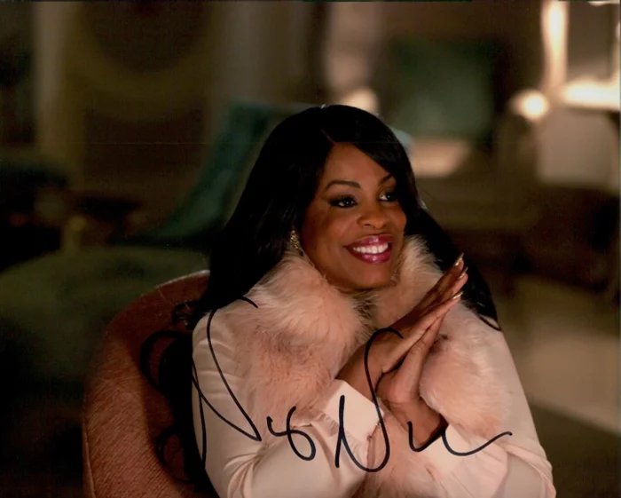 Niecy Nash autograph