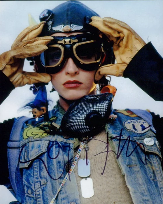 Lori Petty autograph