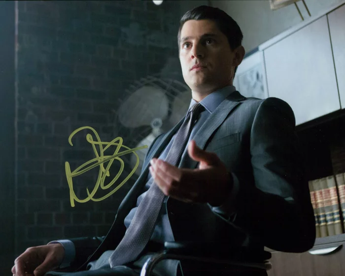 Nicholas D'Agosto autograph