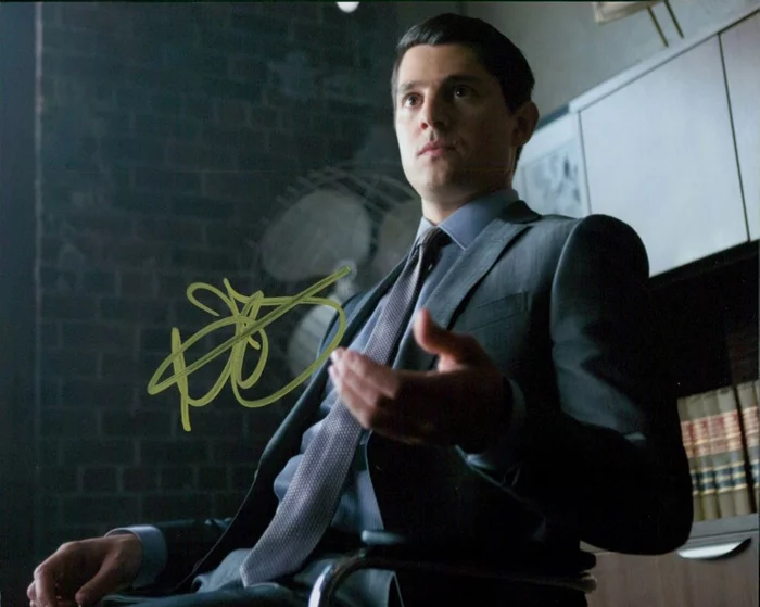 Nicholas D'Agosto autograph