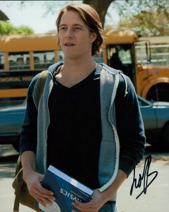 Luke Bracey autograph