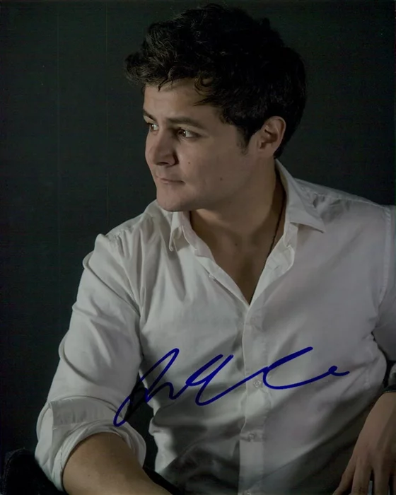 Arturo Castro autograph