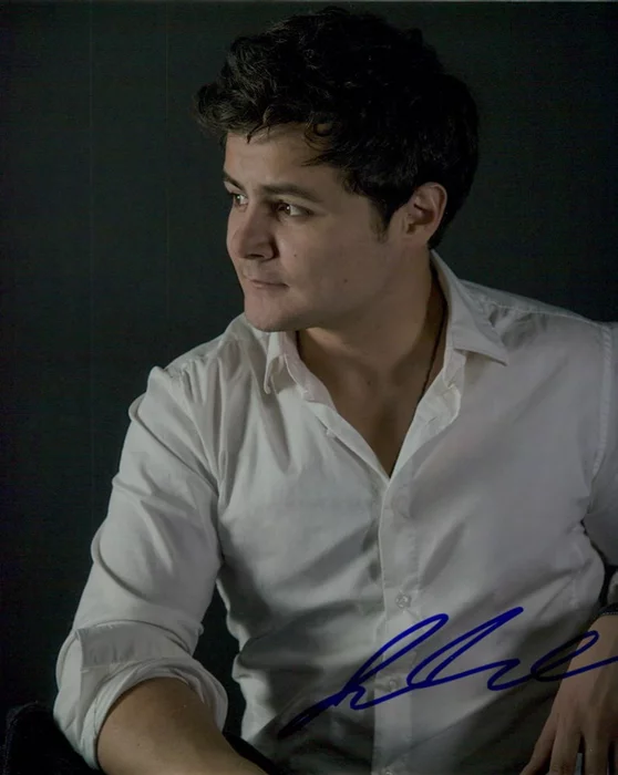 Arturo Castro autograph