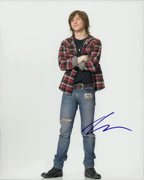 Logan Miller autograph