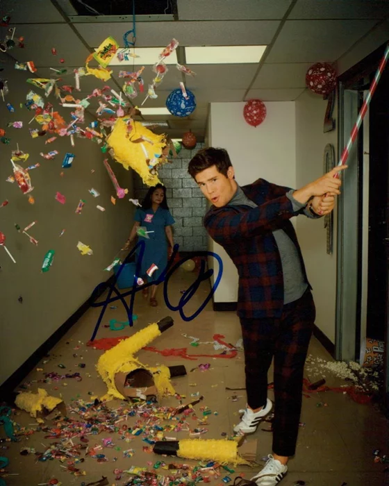 Adam  DeVine autograph