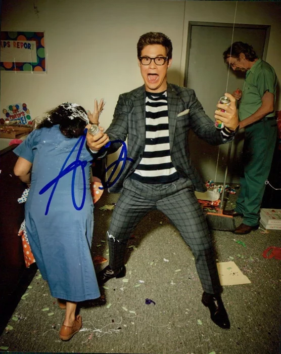 Adam  DeVine autograph