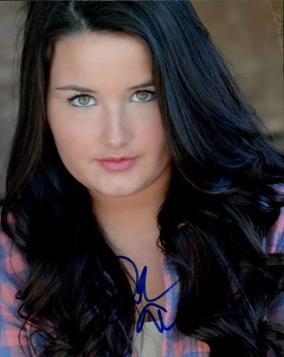 Isabella Amara autograph