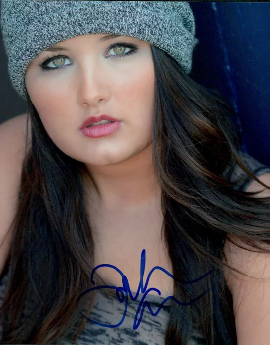 Isabella Amara autograph
