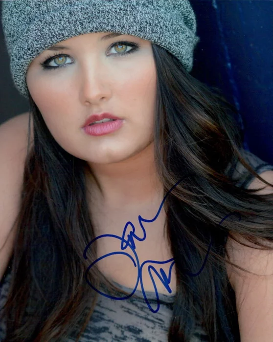 Isabella Amara autograph