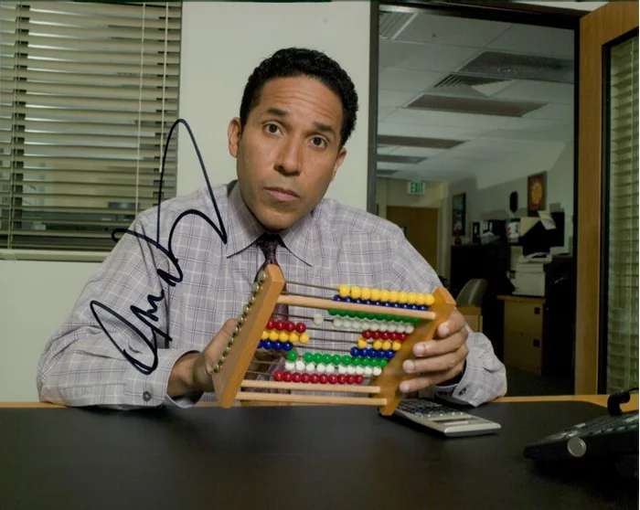Oscar Nunez autograph