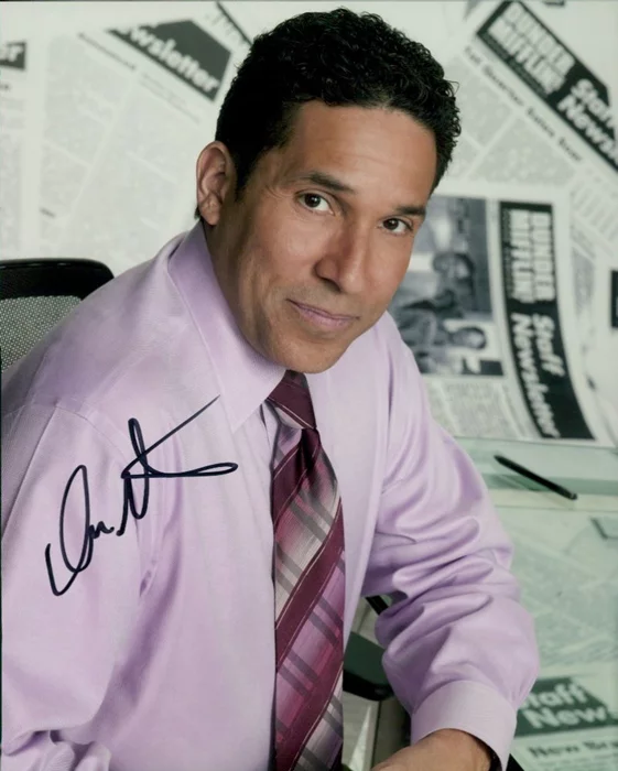Oscar Nunez autograph