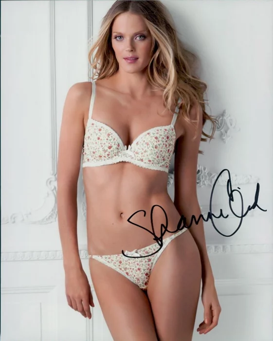 Shannan Click autograph