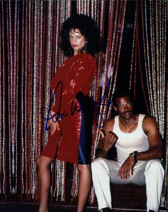 Anne-Marie Johnson autograph