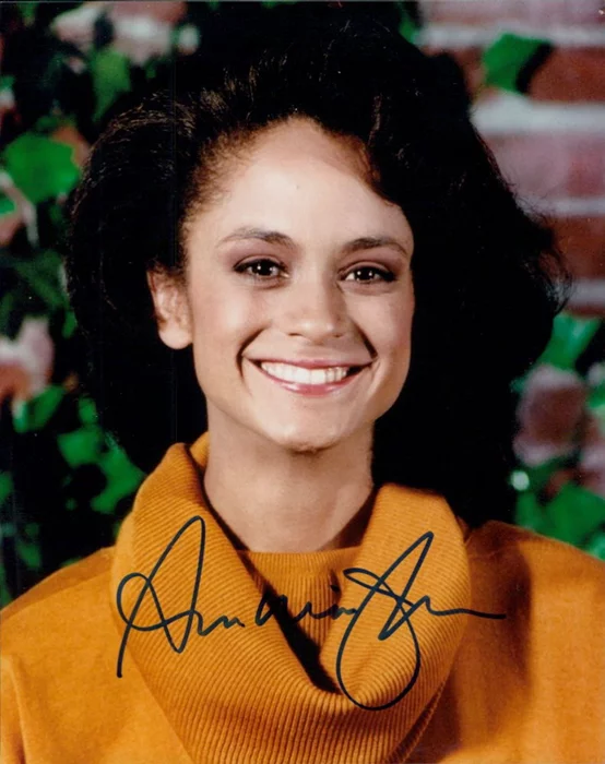 Anne-Marie Johnson autograph