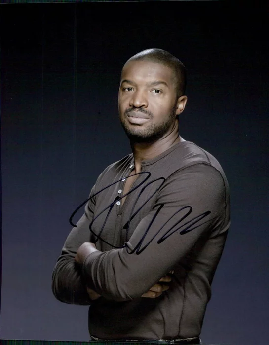 Roger Cross autograph