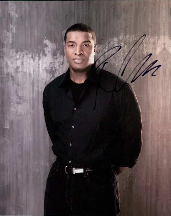 Roger Cross autograph