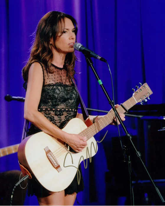 Susanna Hoffs autograph