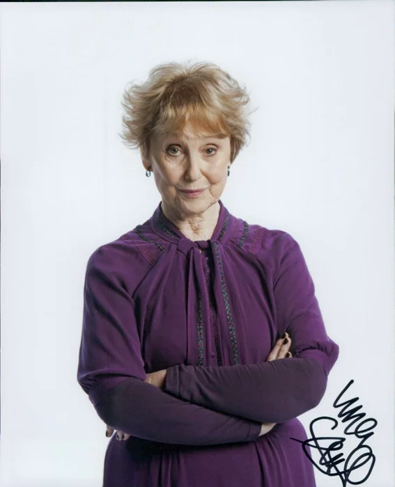 Una Stubbs autograph
