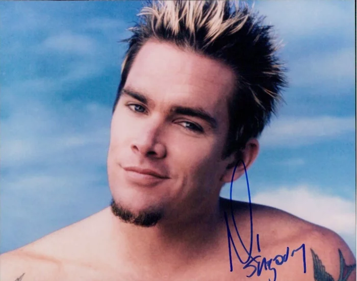 Mark McGrath autograph